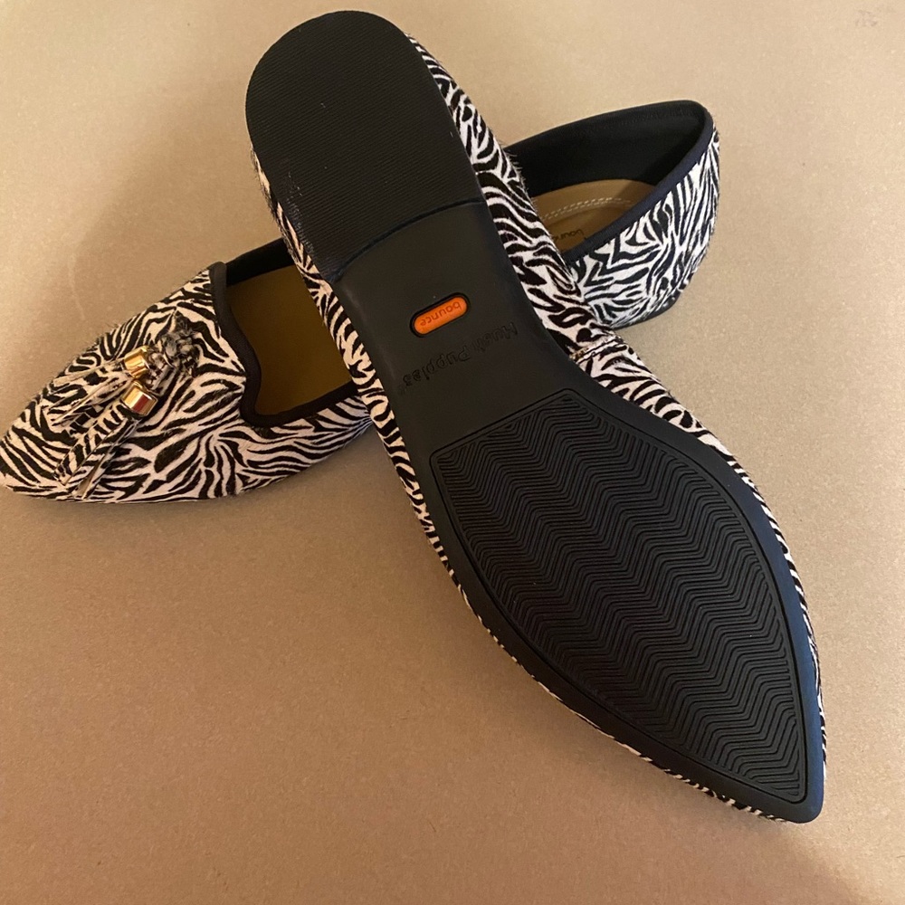 NEVER WORN adorable animal print size 8 Hush Puppies flats